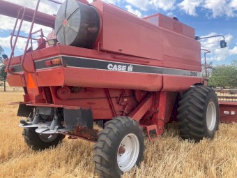 1997 Case IH Header 2166 with 30ft 1010 Front
