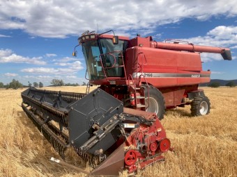 1997 Case IH Header 2166 with 30ft 1010 Front