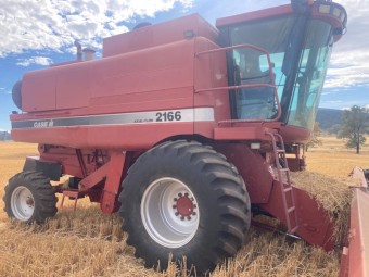 1997 Case IH Header 2166 with 30ft 1010 Front