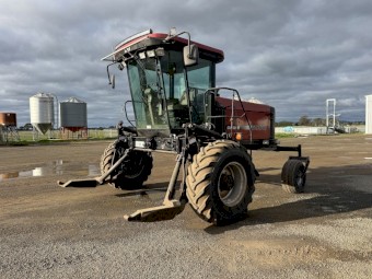 2004 Case WDX 1701 Windrower