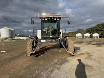 2004 Case WDX 1701 Windrower