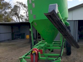 AR & CJ Thomas 5t made and still made in Lyndoch SA. Load cells and indicator. 