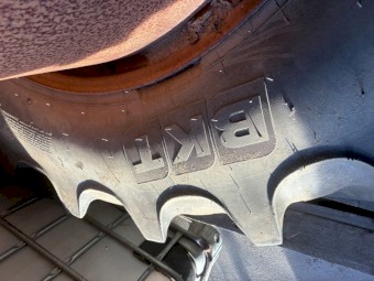 BKT 480-80R42 Dual Wheels x 2