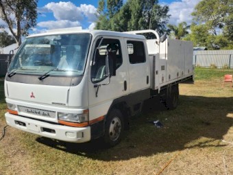 2004 Mitsubishi canter service truck