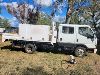 2004 Mitsubishi canter service truck