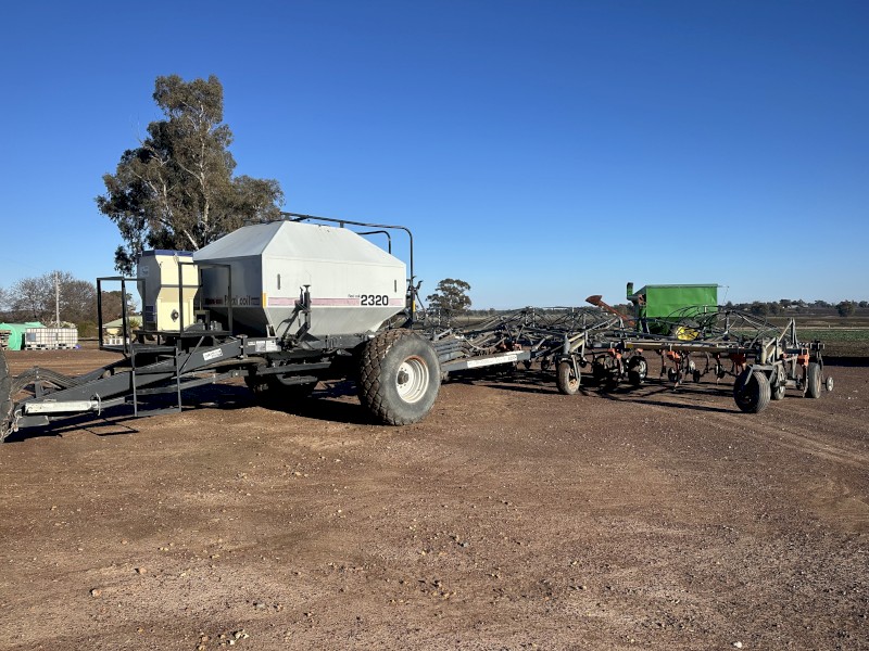 Flexi Coil ST820 Bar and 2320 Cart