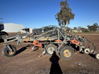 Flexi Coil ST820 Bar and 2320 Cart