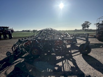 Flexi Coil ST820 Bar and 2320 Cart