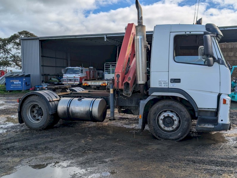 2004 Volvo FM9 Single Axle Prime Mover