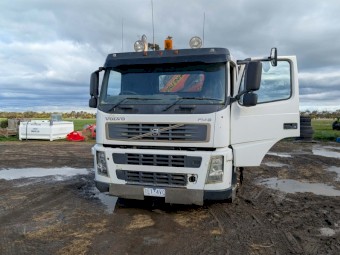 2004 Volvo FM9 Single Axle Prime Mover