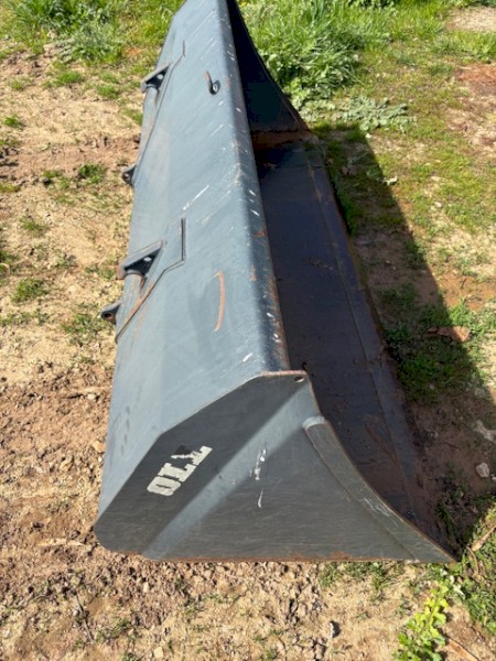 2m Stoll dirt bucket