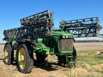 John Deere 4920 Self Propelled Sprayer