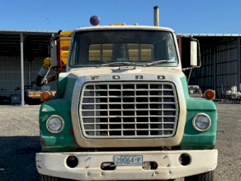 Ford 900 Louisville Truck with Grouper and Grain Bin