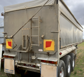 Semi tri axle tipper 