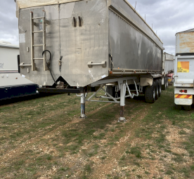 Semi tri axle tipper 