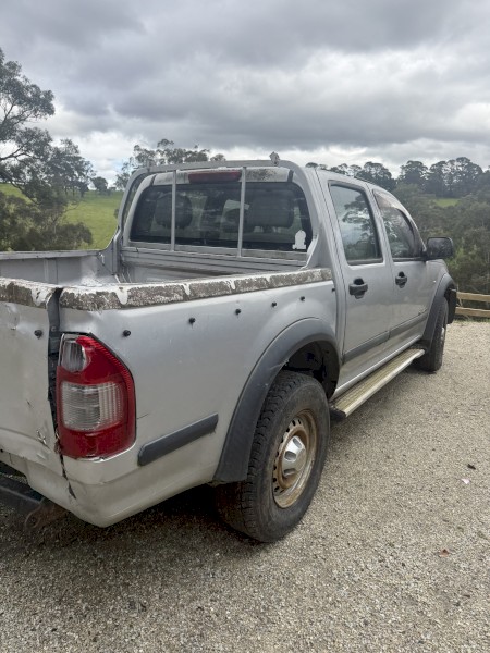 2004 Rodeo dual cab ute