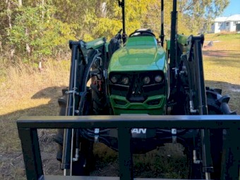 Deutz 4060E Tractor with Loader