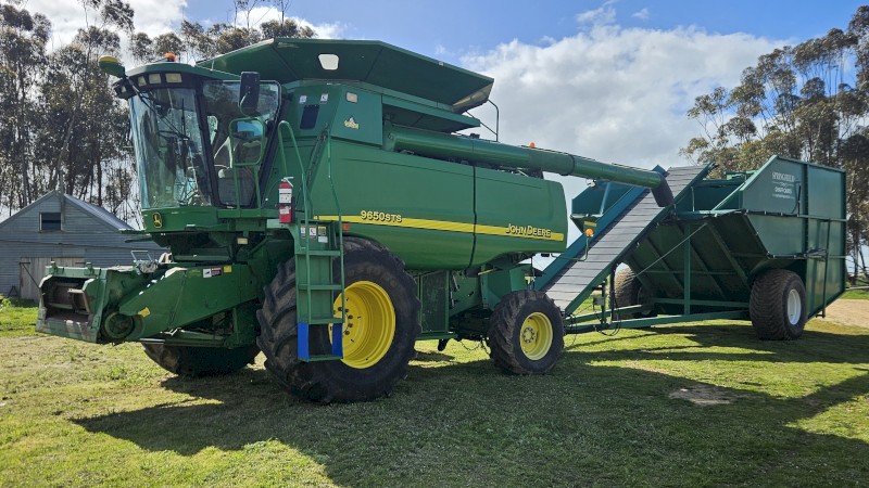 2002 John Deere 9650 Header and Springfield Chaff Cart