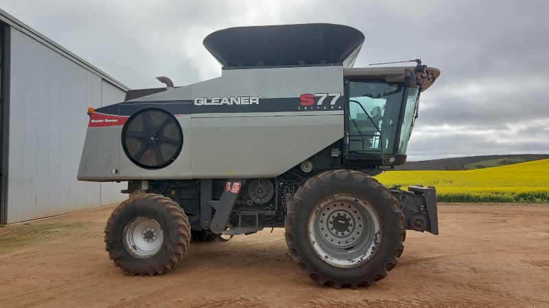 Gleaner S77 Header