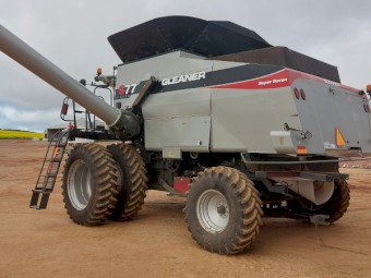 Gleaner S77 Header