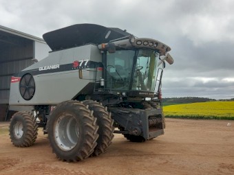 Gleaner S77 Header
