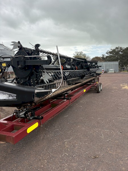 2011 MacDon D60 Windrowing Front 30ft