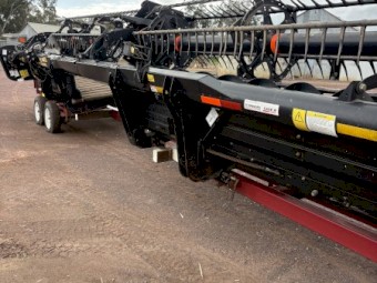 2011 MacDon D60 Windrowing Front 30ft