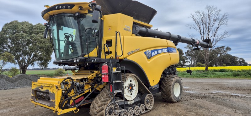 2019 New Holland CR10.90 Combine Harvester