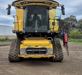 2019 New Holland CR10.90 Combine Harvester