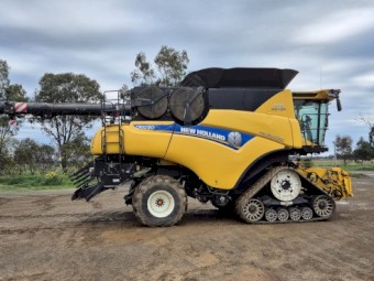 2019 New Holland CR10.90 Combine Harvester