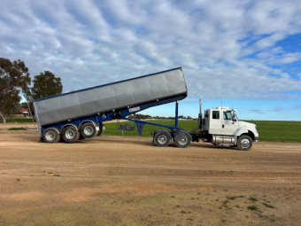 2007 International Eagle 7600E Truck and 2014 Rhino Tipper Trailer