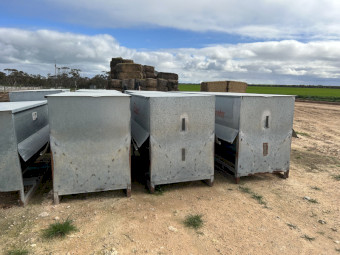 7 x Boyd Feeders