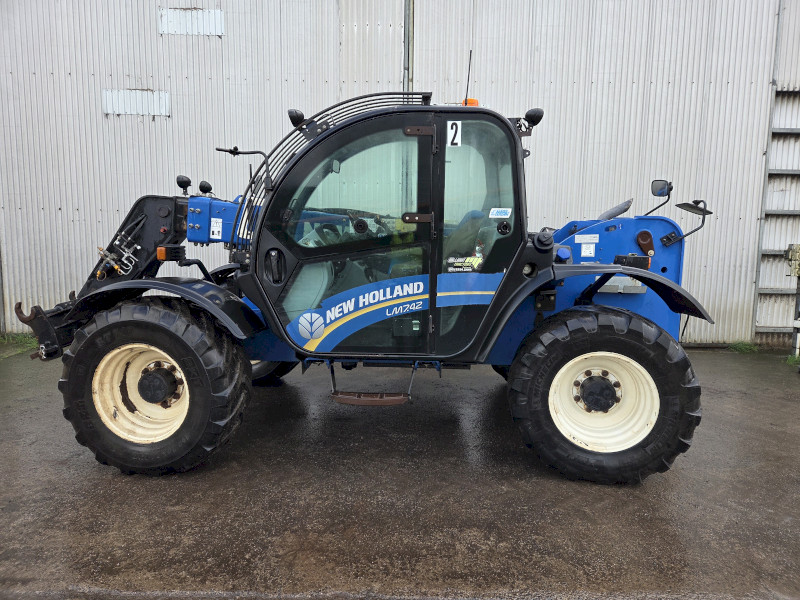 2015 New Holland LM7.42 Telehandler