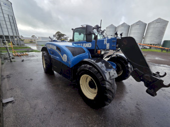 2015 New Holland LM7.42 Telehandler