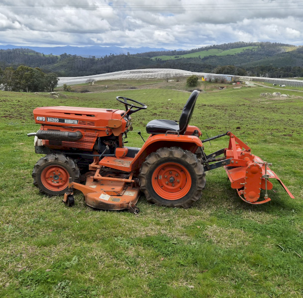 Kubota B6200 Tractor