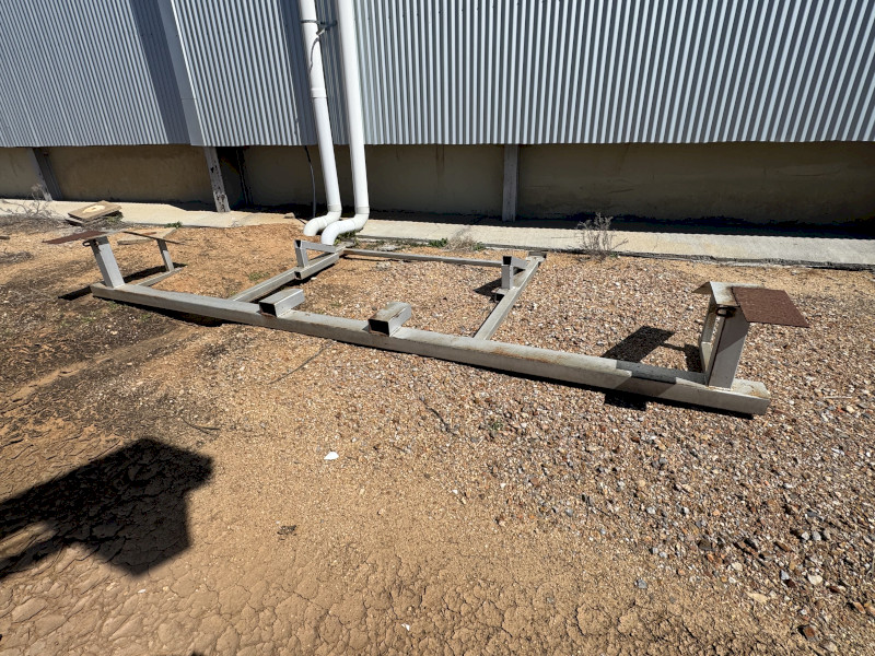 Canola front transport frame for flattop trailer