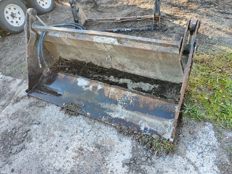 Loader Frame &amp; 4in1 Bucket