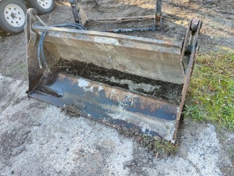Loader Frame &amp; 4in1 Bucket