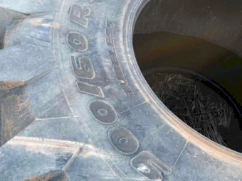 Like new Trelleborg 900/60 R32 header tyre