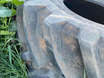 Like new Trelleborg 900/60 R32 header tyre