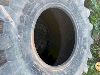 Like new Trelleborg 900/60 R32 header tyre