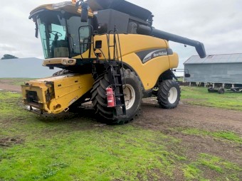 2003 New Holland CR 960 Header