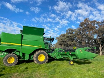 2014 John Deere S680 Header with John Deere 640D Front