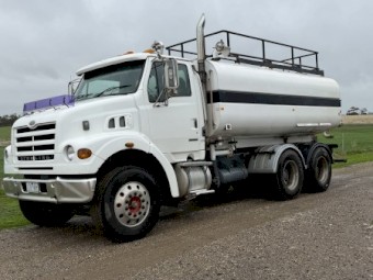 Water truck - Sterling 2005 LT7500 