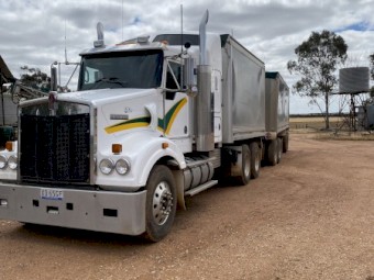 2010 Sar Kenworth quad dog 