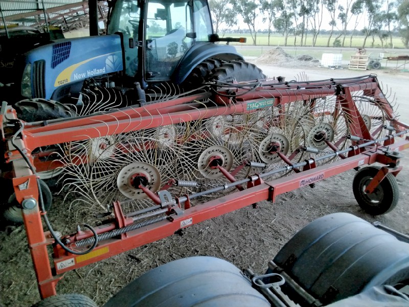 Howard 10 Wheel V Rake