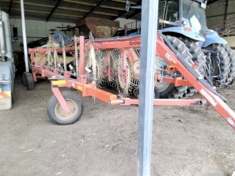 Howard 10 Wheel V Rake