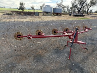 Linkage Hay Rake