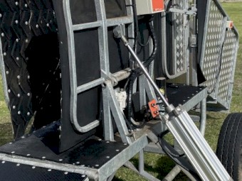 Gallagher crutch and dag sheep handler