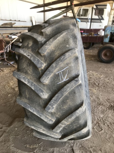 Tractor Tyres & rims 600/65R28, 710/70R38